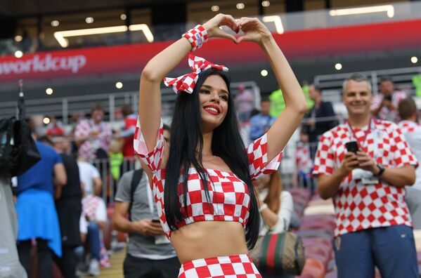 زیباترین دختران طرفدار فوتبال در جام جهانی روسیه - اسپوتنیک ایران  