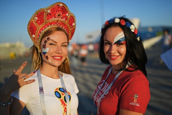 زیباترین دختران طرفدار فوتبال در جام جهانی روسیه - اسپوتنیک ایران  