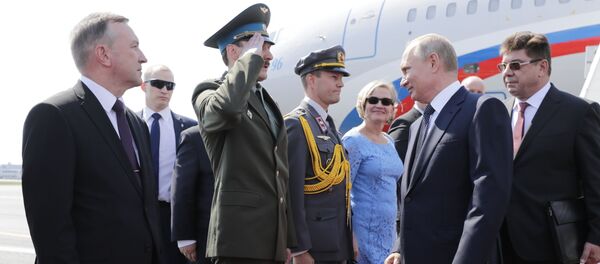 واکنش عجیب خبرنگار سی ان ان به تاخیر هواپیمای پوتین - اسپوتنیک ایران  