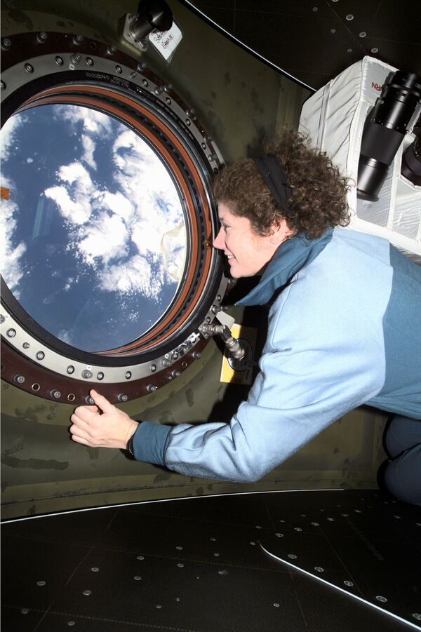 ستاره شناس آمریکایی سوزان هلمس در ایستگاه بین المللی فضایی - اسپوتنیک ایران  