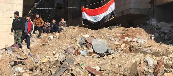 صحنه سازی کاربرد سلاح های شیمیایی در ادلب توسط کلاه سفید ها صحنه سازی کاربرد سلاح های شیمیایی در ادلب توسط کلاه سفید ها - اسپوتنیک ایران