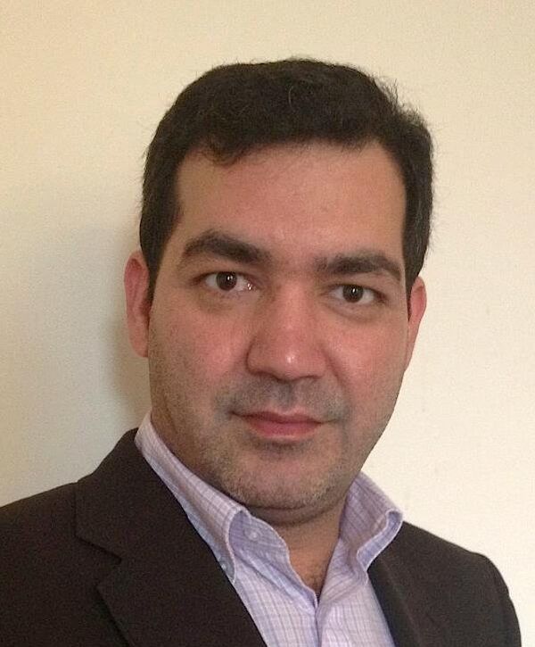 عزیز حکیمی، داستاننویس و مدیر انتشارات نبشت عزیز حکیمی، داستاننویس و مدیر انتشارات نبشت - اسپوتنیک ایران