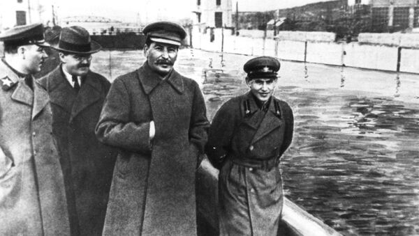 استالین با نیکلای یژوف رئیس ان کا و د که در سال 1940 تیرباران شد - اسپوتنیک ایران  