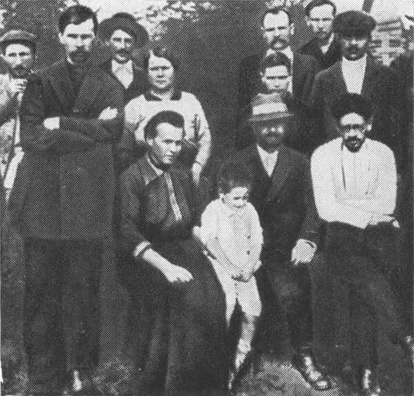 استالین و لف کامنوف و یاکوف سوردلوف در گروه بلشویک ها،تابستان سال 1915 در صومعه تورخانسک - اسپوتنیک ایران  