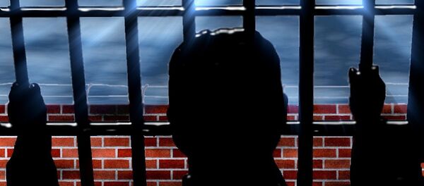 دوش با آب فاضلاب،تنبیهی برای رابطه جنسی قبل از ازدواج + ویدئو - اسپوتنیک ایران  