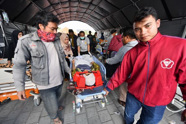 آسیب دیدگان زلزله در جزیره لومبوک اندونزی - اسپوتنیک ایران  