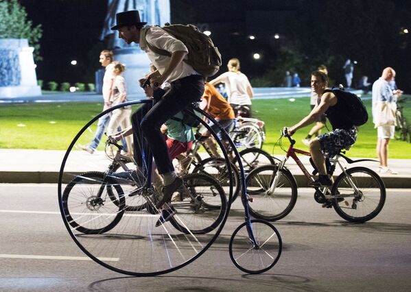 شرکت کنندگان رژه دوچرخه در مسکو - اسپوتنیک ایران  