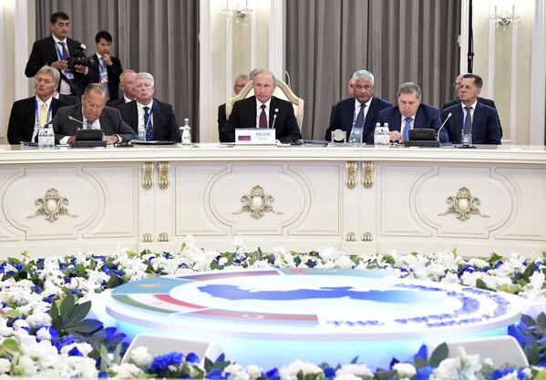 ۱۲ اوت در پنجمین کمیته کاسپین در آکتااو کنوانسیون مربوط به دریای خزر امضاء شد. ۲۲ سال کار بر روی این کنوانسیون طول کشید و رهبران روسیه، آذربایجان، قزاقستان، ترکمنستان و ایران آنرا امضاء کردند - اسپوتنیک ایران  