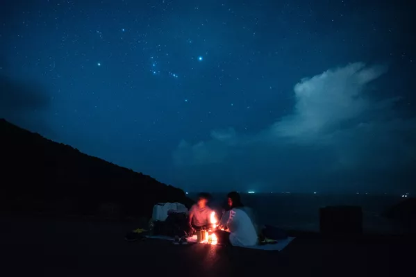 آسمان هنگ کنگ در زمان بارش شهاب سنگی پرسیوس آسمان هنگ کنگ در زمان بارش شهاب سنگی پرسیوس - اسپوتنیک ایران