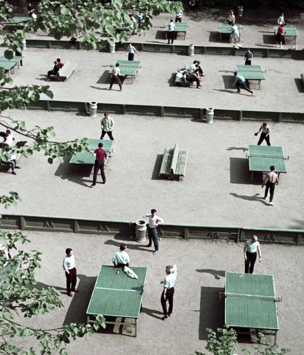 مسکویی ها در حال بازی در پارک گورکی، سال 1963 - اسپوتنیک ایران  