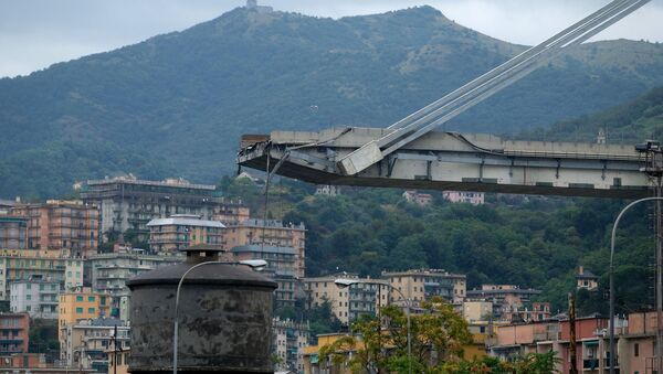 نجات معجزه آسای راننده کامیون از سقوط پل در ایتالیا +تصاویر - اسپوتنیک ایران  