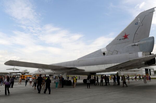 Выкатка для наземных и летных испытаний модернизированного бомбардировщика Ту-22М3М на Казанском авиационном заводе имени С.П. Горбунова - اسپوتنیک ایران  