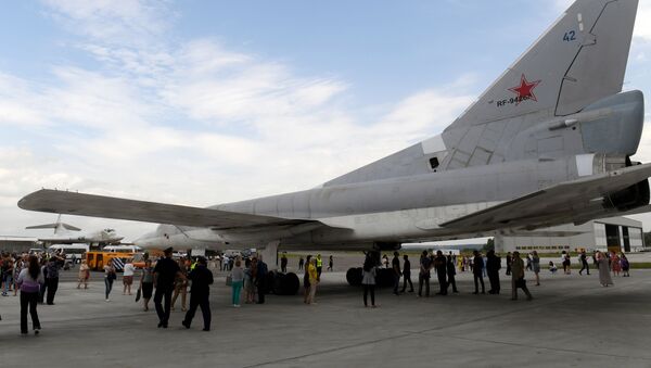 موشک حامل بمب افکن روسی Tu-22M3M در کازان - اسپوتنیک ایران  