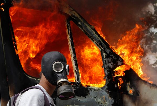 معترضین در اعتراضات به وضعیت اقتصادی در یونان، آتن ژوئن ۲۰۱۱ - اسپوتنیک ایران  
