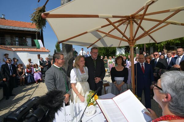 ولادیمیر پوتین رئیس جمهور روسیه در مراسم عروسی وزیر خارجه اتریش - اسپوتنیک ایران  