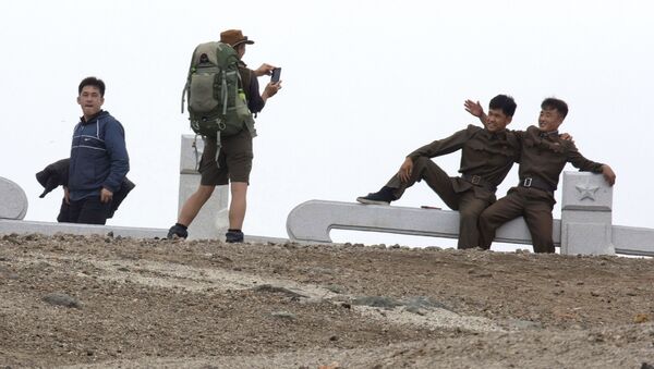 گردشگران استرالیایی در  راه رسیدن به کوه مقدس «پکتو» کره شمالی - اسپوتنیک ایران  