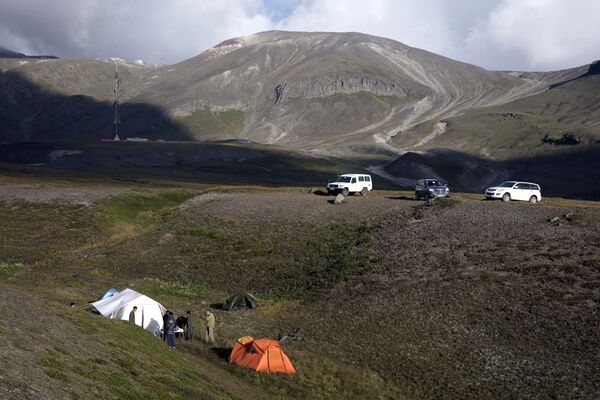 گروه گردشگران خارجی در  راه رسیدن به کوه مقدس «پکتو» کره شمالی - اسپوتنیک ایران  