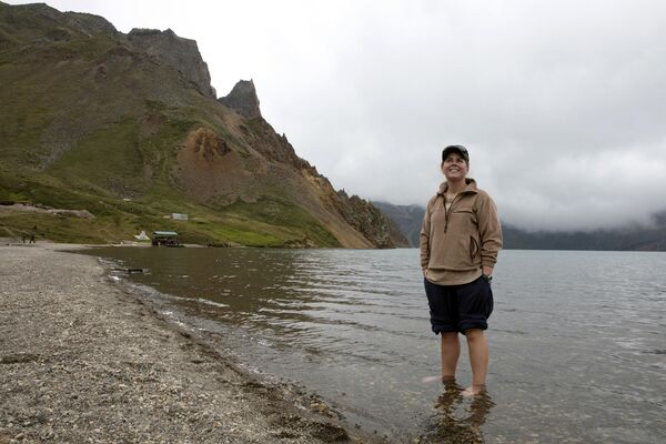 گردشگر استرالیایی در  راه رسیدن به کوه مقدس «پکتو»کره شمالی - اسپوتنیک ایران  