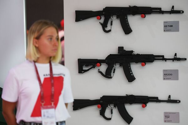 تفنگ کالاشنیکوف یکی از طرح های جدید شرکت «کالاشنیکوف» در پانزدهمین نمایشگاه بین المللی نظامی -فنی - اسپوتنیک ایران  