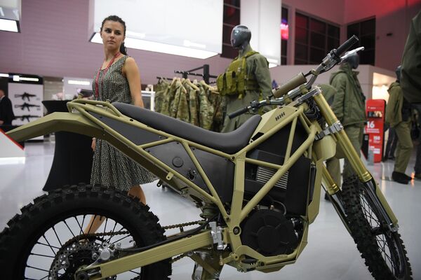 موتورسیکلت برقی یکی از طرح های جدید شرکت «کالاشنیکوف» در پانزدهمین نمایشگاه بین المللی نظامی -فنی - اسپوتنیک ایران  