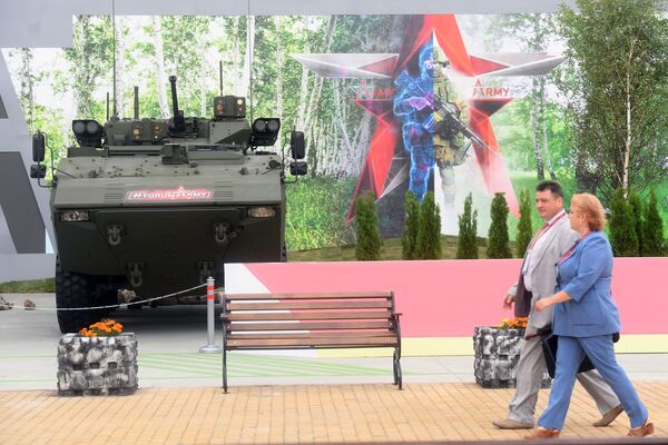 بازدیدکنندگان نمایشگاه بین المللی نظامی -فنی «آرمیا-2018» روسیه - اسپوتنیک ایران  