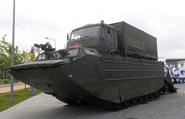 خودروی شناور «پی تی اس-4» روسی در نمایشگاه بین المللی نظامی -فنی «آرمیا-2018» روسیه - اسپوتنیک ایران  