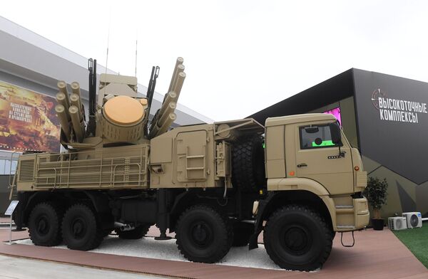 سیستم موشکی -توپخانه ای «پانتسیر-اس 1» روسی در نمایشگاه بین المللی نظامی -فنی «آرمیا-2018» روسیه - اسپوتنیک ایران  