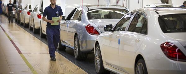 تجارت با ایران و تحریمات - شرکت ها تصمیم می گیرند که آیا تسلیم شوند یا منتظر بمانند - اسپوتنیک ایران  