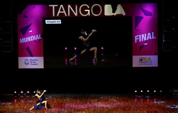 مسابقه قهرمانی رقص تانگو در آرژانتین-زوج ایتالیایی - اسپوتنیک ایران  