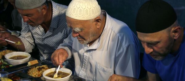 افطار قرن در تاتارستان افطار قرن در تاتارستان - اسپوتنیک ایران