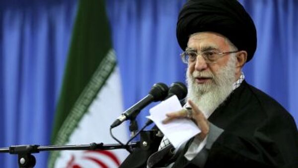 خامنه ای سیاست های کلی برنامه ششم توسعه ایران را به روحانی ابلاغ کرد - اسپوتنیک ایران  