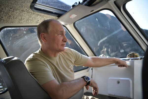 ولادیمیر پوتین رئیس جمهور روسیه در حال گذران تعطیلات در جمهوری تووا روسیه - اسپوتنیک ایران  