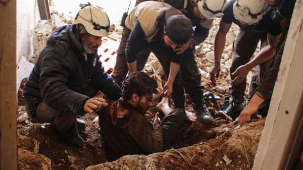 کلاه سفیدها و شبه نظامیان در حال آماده سازی تحریکات شیمیایی در سوریه هستند - اسپوتنیک ایران  