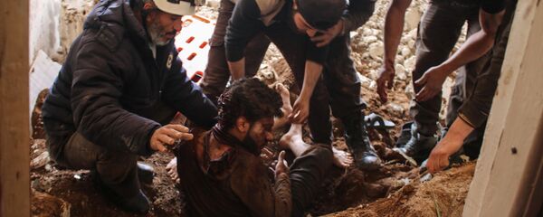 جبهه النصره و کلاه سفیدها تسلیحات شیمیایی به ادلیب انتقال می دهند جبهه النصره و کلاه سفیدها تسلیحات شیمیایی به ادلیب انتقال می دهند - اسپوتنیک ایران