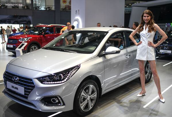 مدل و اتومبیل کمپانی Hyundai در نمایشگاه بین المللی اتومبیل مسکو - اسپوتنیک ایران  
