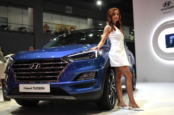 مدل و اتومبیل کمپانی Hyundai در نمایشگاه بین المللی اتومبیل مسکو - اسپوتنیک ایران  