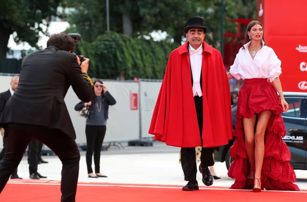 خواننده ایپیو و مدل بیانکا بالتی در جشنواره فیلم ونیز - اسپوتنیک ایران  