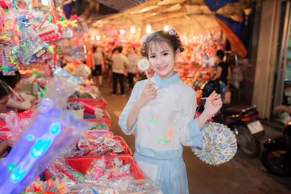 دختر چینی در بازار - اسپوتنیک ایران  