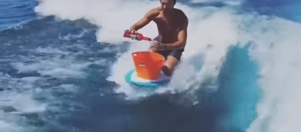 موج سواری با الکل + ویدئو موج سواری با الکل + ویدئو - اسپوتنیک ایران