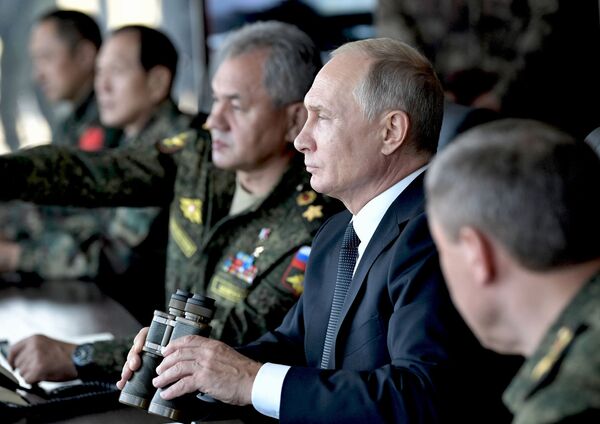 حضور ولادیمیر پوتین، رئیس جمهور روسیه در رزمایش نظامی «شرق-۲۰۱۸» - اسپوتنیک ایران  