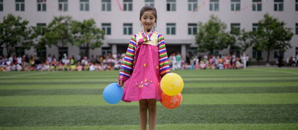 دختر 9 ساله رقاص در پیونگ یانگ و دختر 10 ساله ای از کره جنوبی در هفته مد سئول دختر 9 ساله رقاص در پیونگ یانگ و دختر 10 ساله ای از کره جنوبی در هفته مد سئول - اسپوتنیک ایران