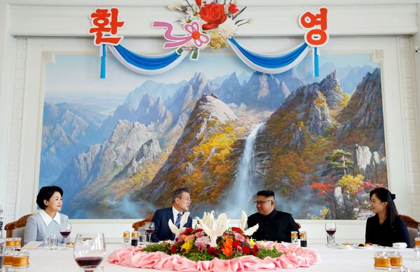رهبران کره شمالی و کره جنوبی  زمان صرف ناهار  در پیونگ یانگ، کره شمالی - اسپوتنیک ایران  