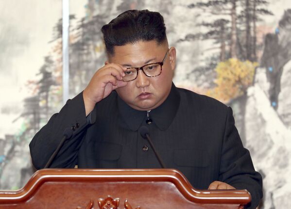 رهبر کره شمالی در زمان امضای توافق مشترک با رئیس جمهور کره جنوبی در پیونگ یانگ - اسپوتنیک ایران  