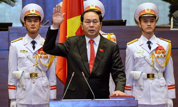 رییس جمهور منتخب ویتنام، چان دای کوانگ، در مراسم تحلیف در هانوی، سوگند یاد می کند - اسپوتنیک ایران  