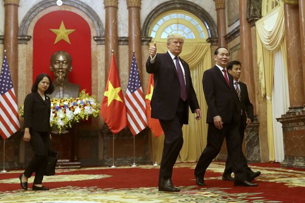 چان دای گوآنگ، رئیس جمهور ویتنام و دونالد ترامپ ، رئیس جمهور ایالات متحده در هانوی - اسپوتنیک ایران  
