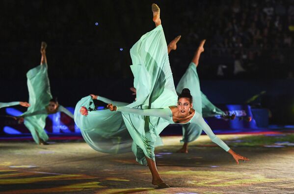 ورزشکاران تیم ملی ایتالیا در زمان اجرای کنسرتی در مسابقات ژیمناستیک هنری در سوفیا - اسپوتنیک ایران  