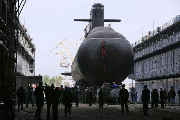 مراسم رسمی پرتاب زیردریایی دیزلی برقی«کرونشتاد» پروژه ۶۷۷ لادا در سن پترزبورگ - اسپوتنیک ایران  