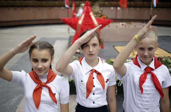 دختران پیشاهنگ روسیه در سیمفروپل - اسپوتنیک ایران  