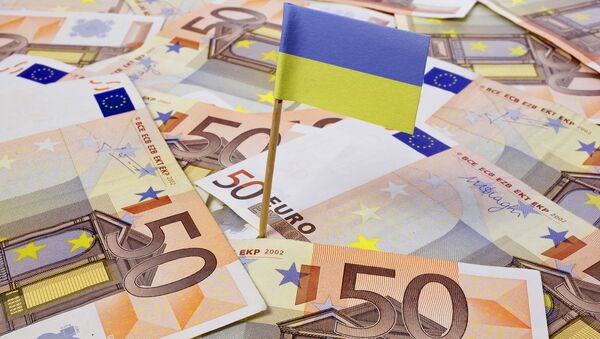 Флаг Украины на фоне банкнот евро - اسپوتنیک ایران  