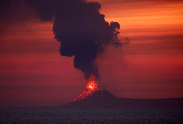 آتشفشان آناک-کراکاتائو در اقیانوس هند - اسپوتنیک ایران  